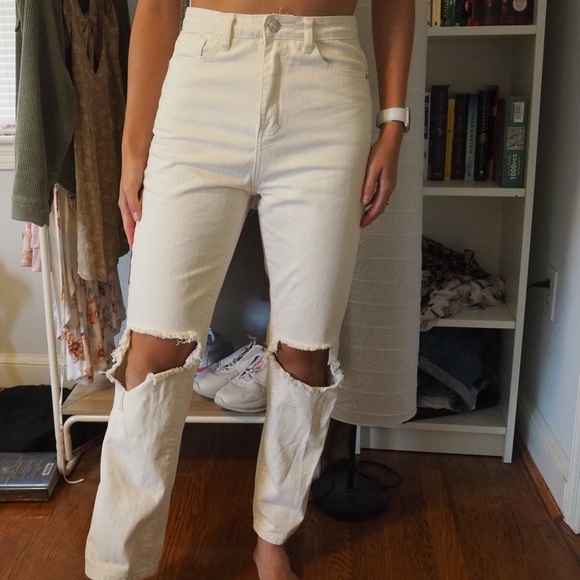 PrettyLittleThing Ripped Straight Leg Jeans - Picture 2 of 4